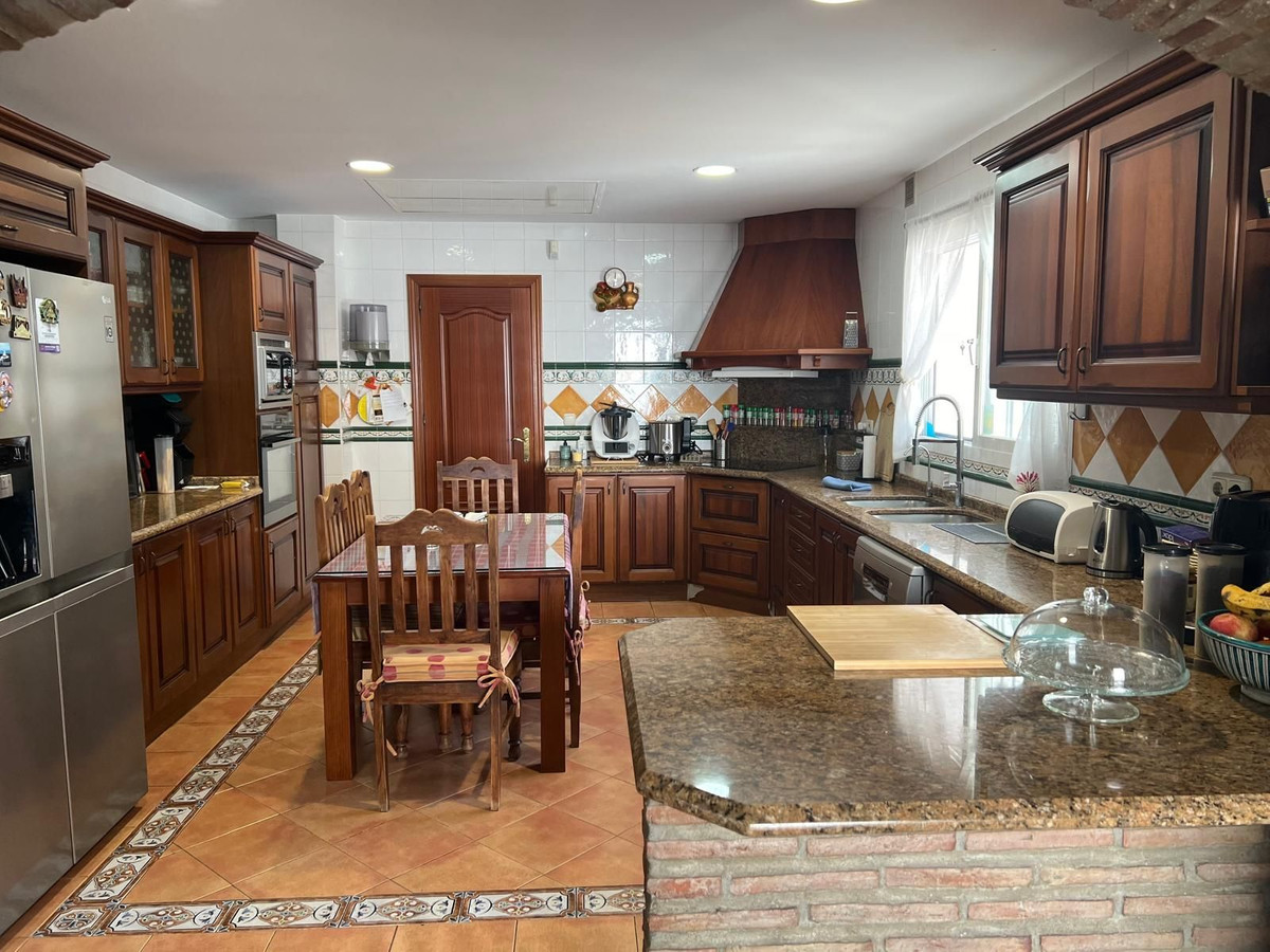 5 Bedroom Villa for Sale in Marbella — 6