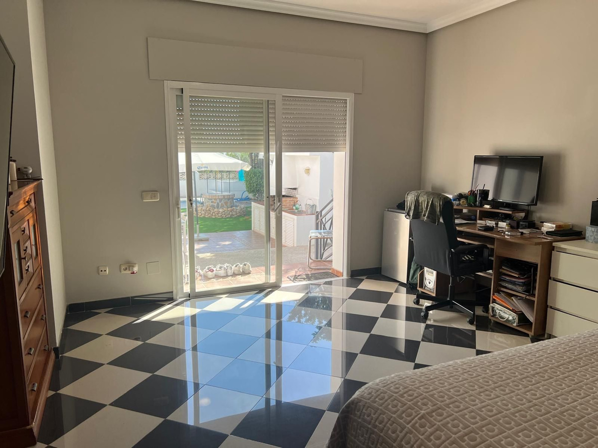 5 Bedroom Villa for Sale in Marbella — 8