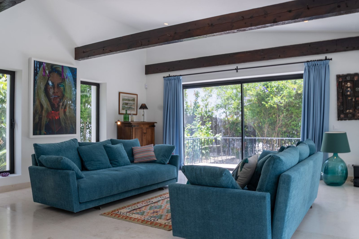 7 Bedroom Villa for Sale in Guadalmina Baja — 2