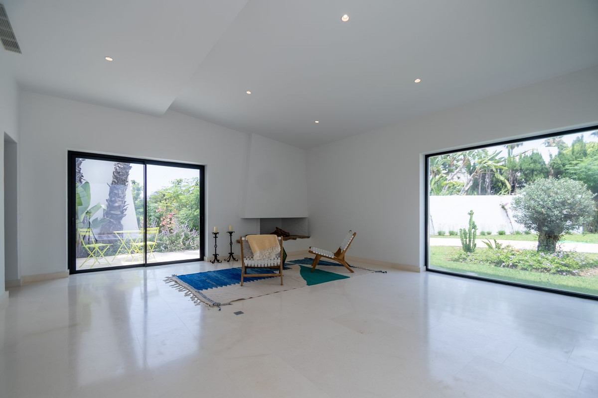 7 Bedroom Villa for Sale in Guadalmina Baja — view 13