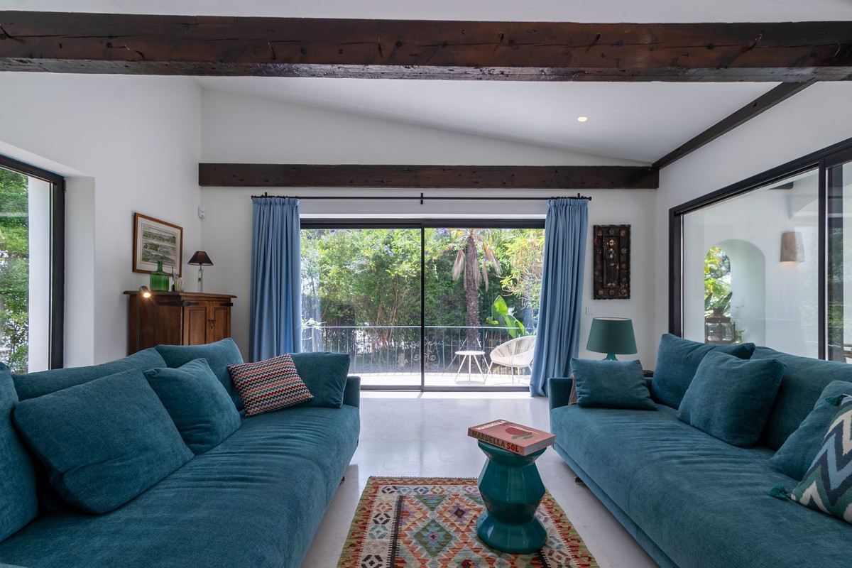 7 Bedroom Villa for Sale in Guadalmina Baja — 3