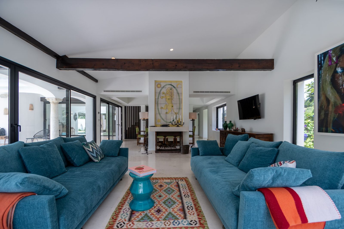 7 Bedroom Villa for Sale in Guadalmina Baja — 4