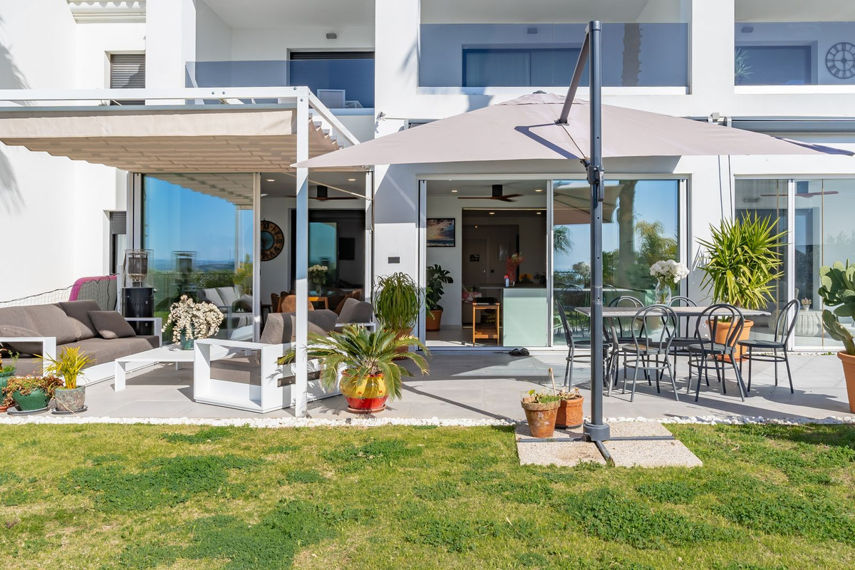 4 Bedroom Apartment for Sale in Estepona