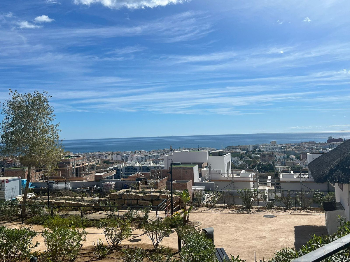 4 Bedroom Apartment for Sale in Estepona — 2