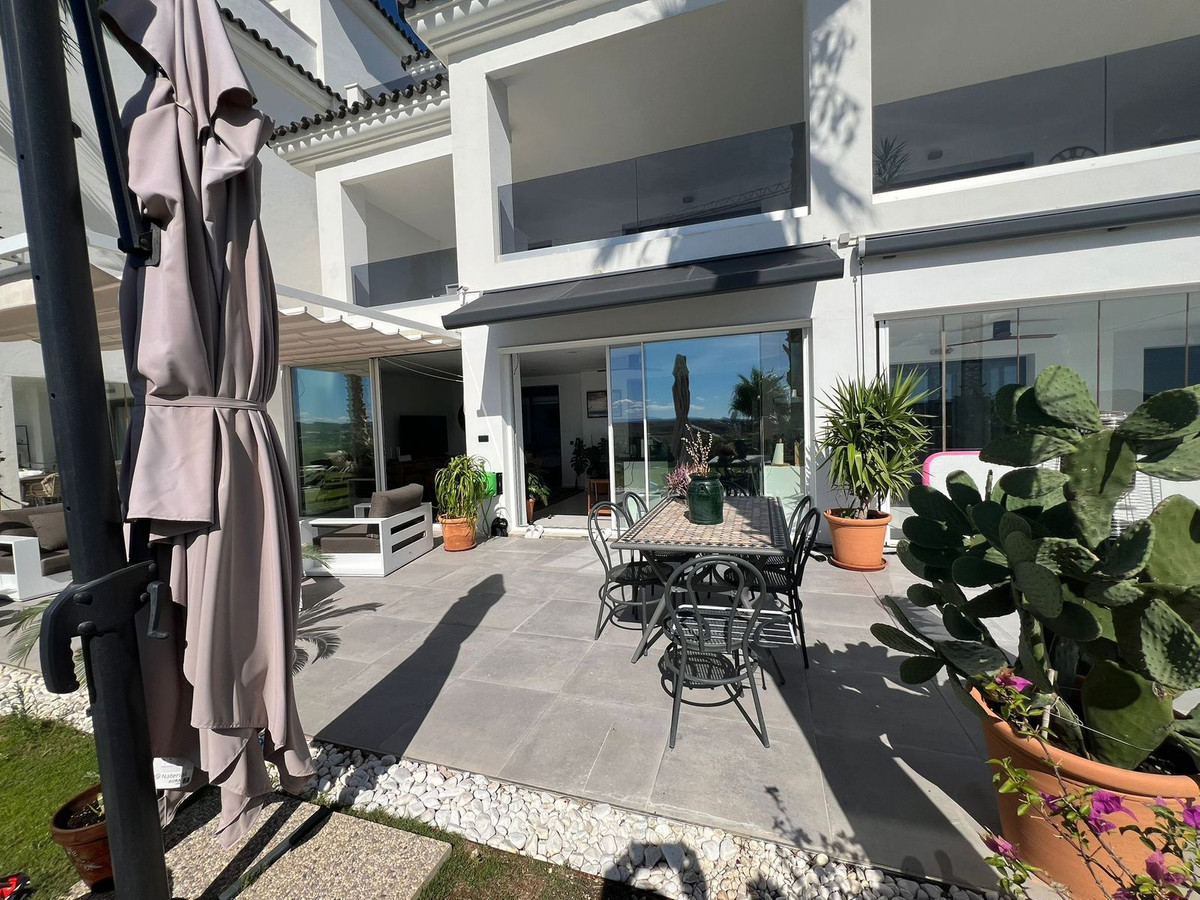 4 Bedroom Apartment for Sale in Estepona — 3