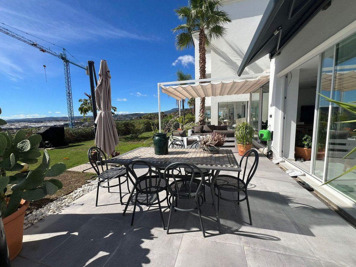 4 Bedroom Apartment for Sale in Estepona — 5