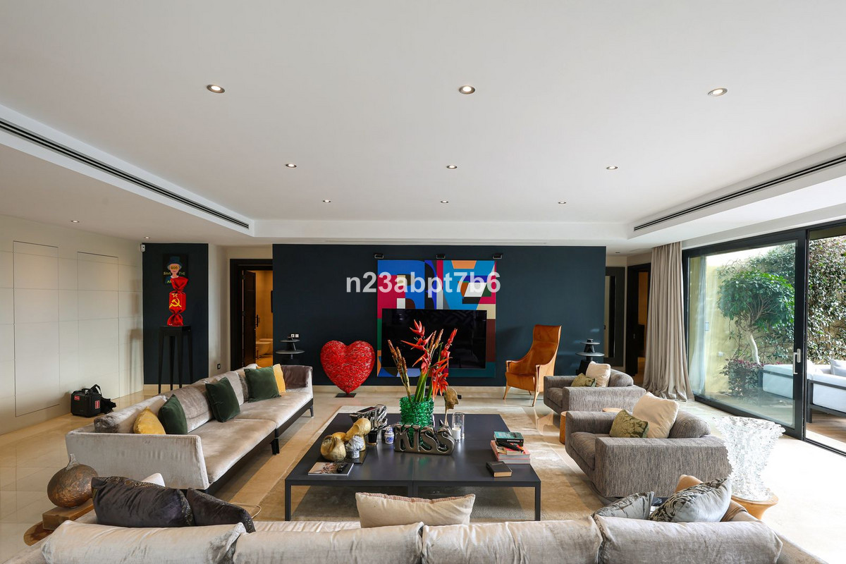 4 Bedroom Villa for Sale in Puerto Banús — 2