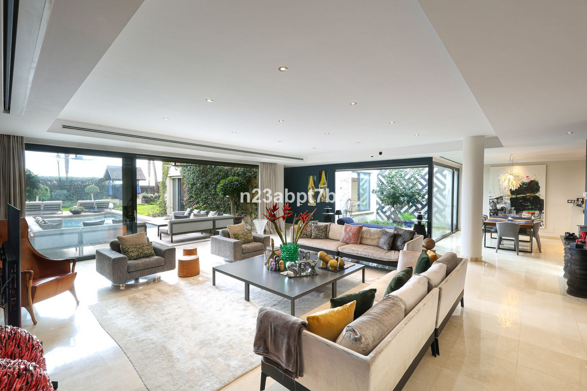 4 Bedroom Villa for Sale in Puerto Banús — 3