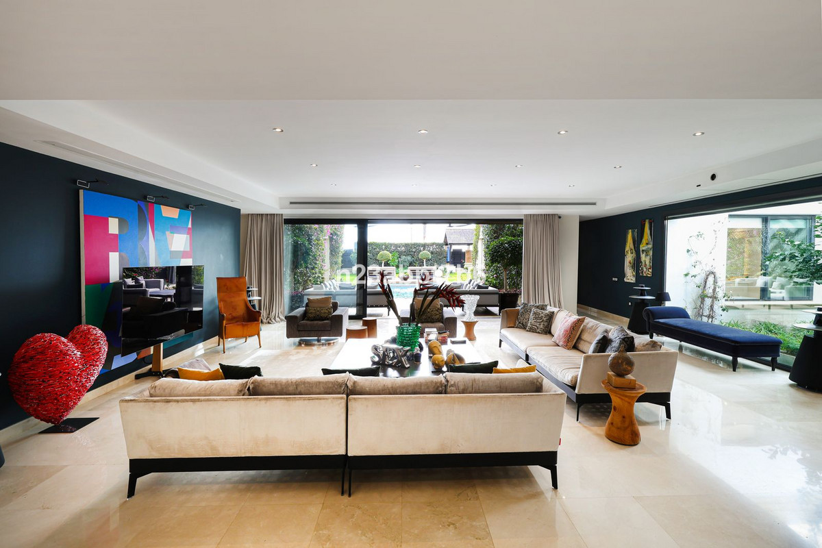 4 Bedroom Villa for Sale in Puerto Banús — 4