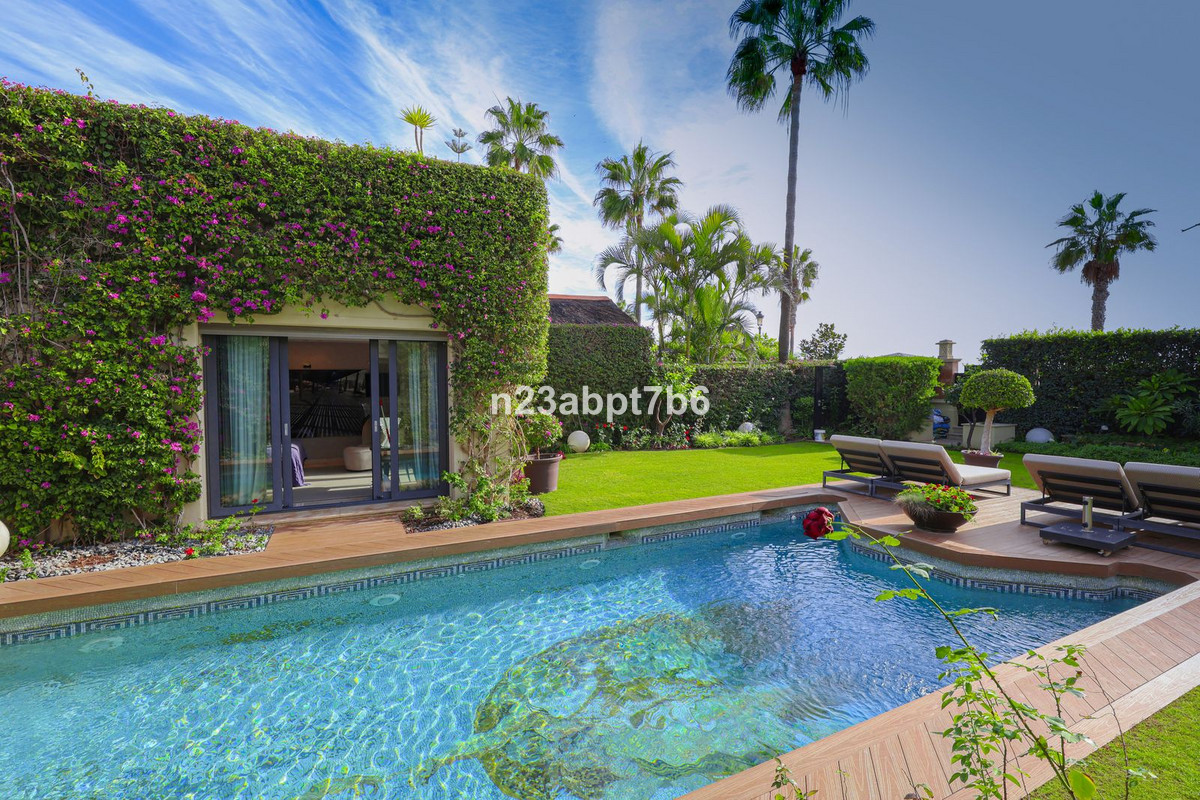 4 Bedroom Villa for Sale in Puerto Banús — 7