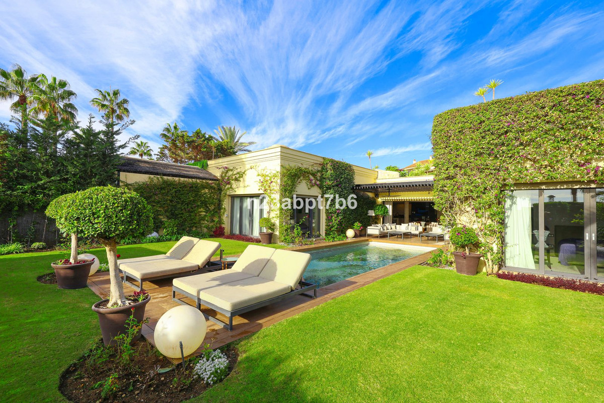 4 Bedroom Villa for Sale in Puerto Banús — view 10