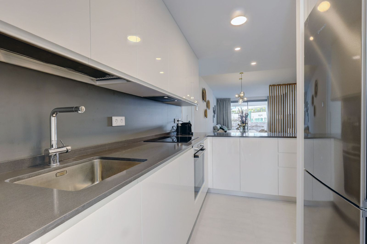 2 Bedroom Apartment for Sale in Estepona — 6