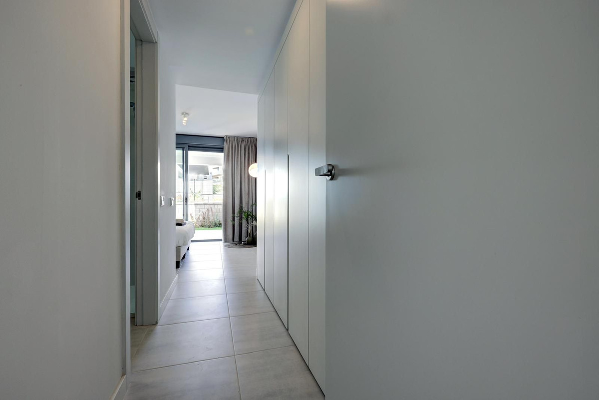 2 Bedroom Apartment for Sale in Estepona — view 10