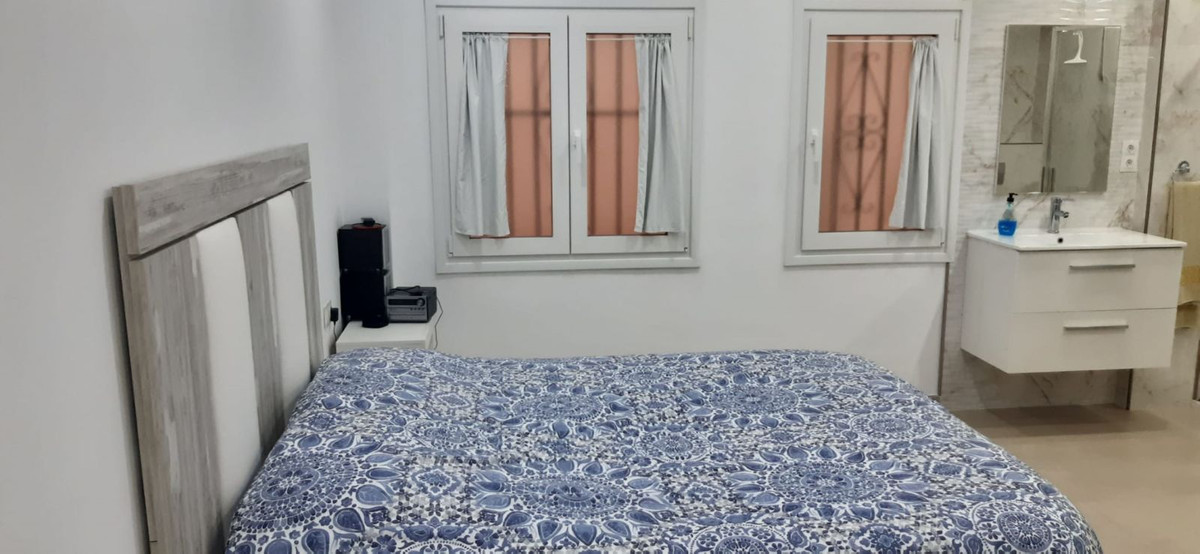 2 Bedroom Apartment for Sale in Estepona — 6