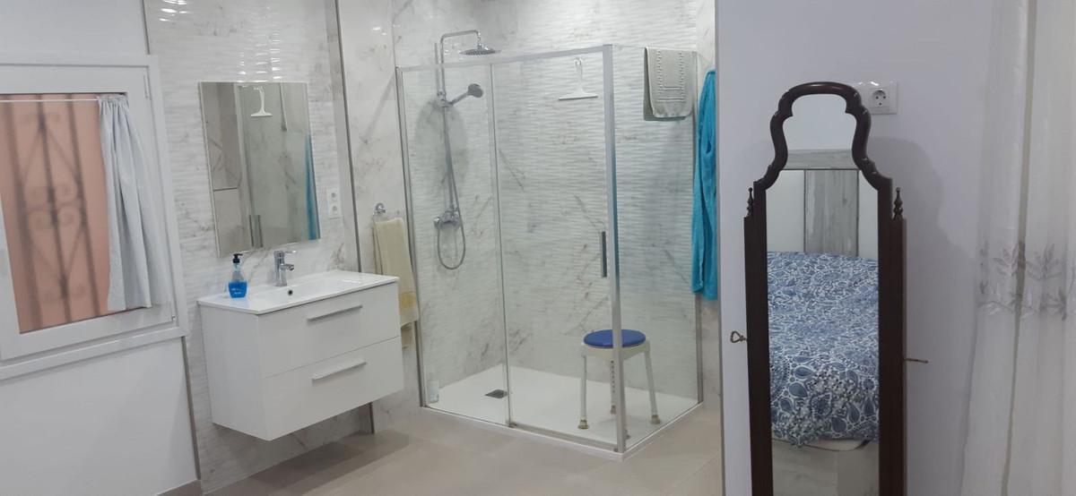 2 Bedroom Apartment for Sale in Estepona — 7