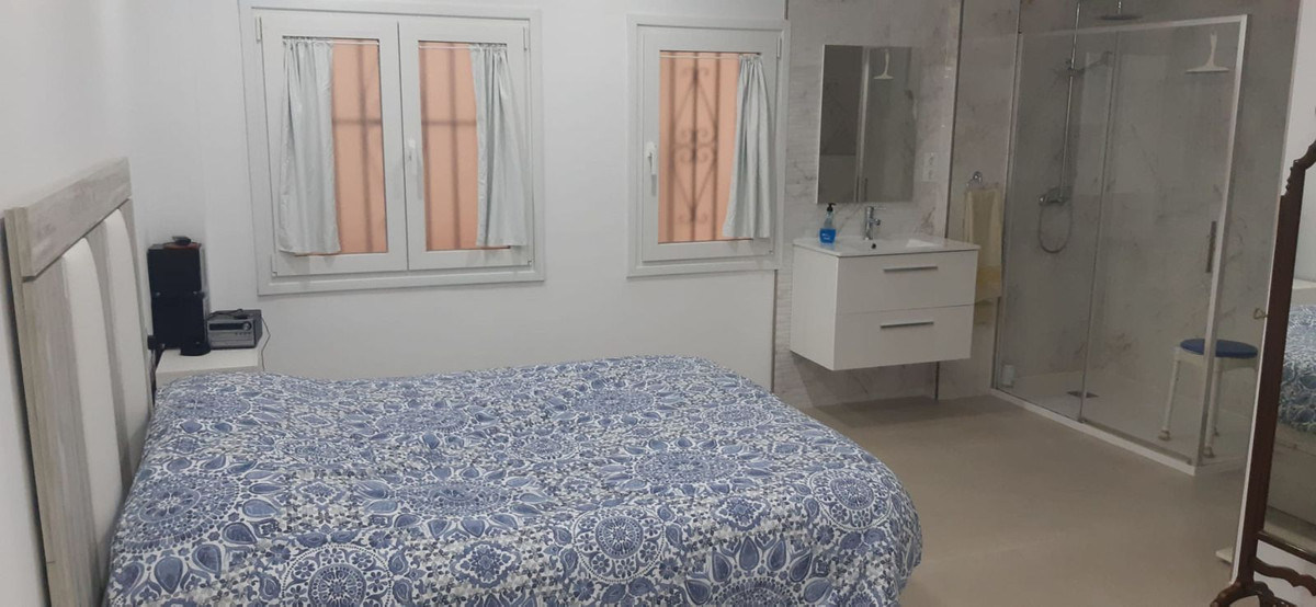 2 Bedroom Apartment for Sale in Estepona — 9