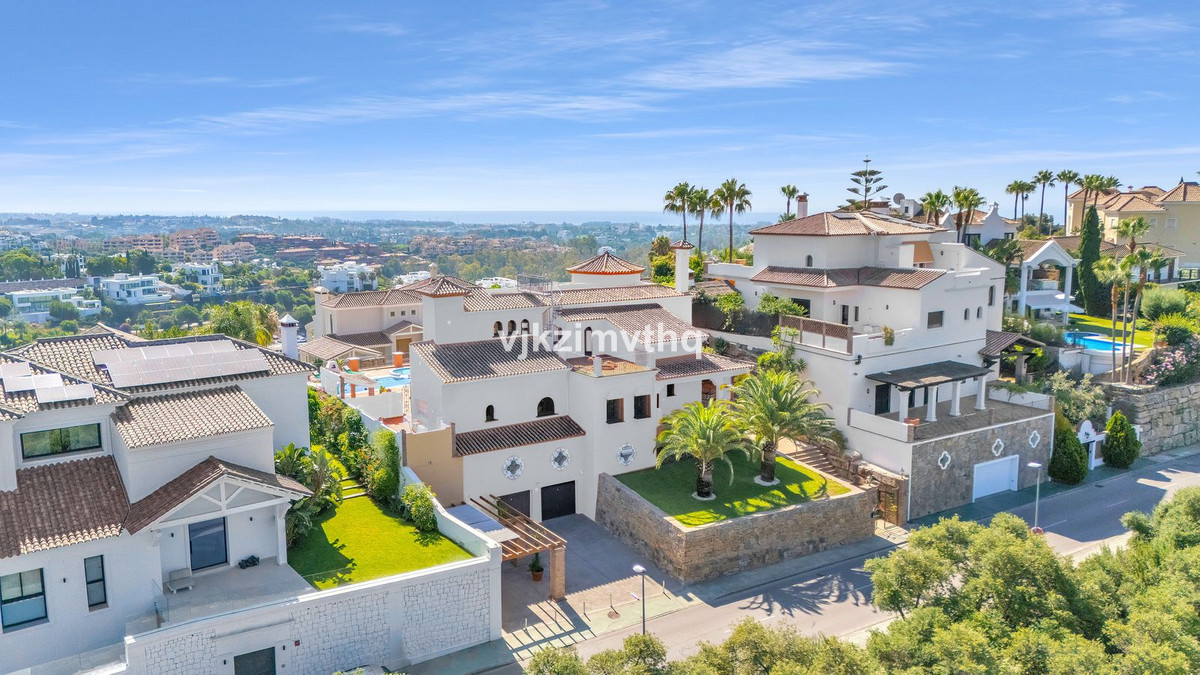 5 Bedroom Villa for Sale in Benahavís