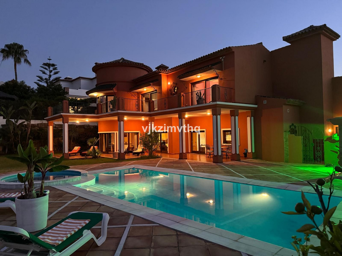 5 Bedroom Villa for Sale in Benahavís — 5
