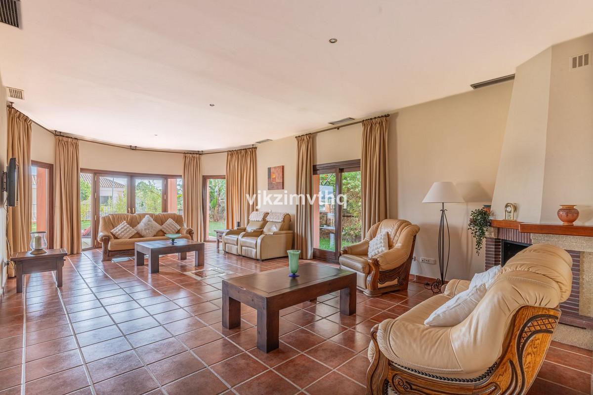 5 Bedroom Villa for Sale in Benahavís — 9