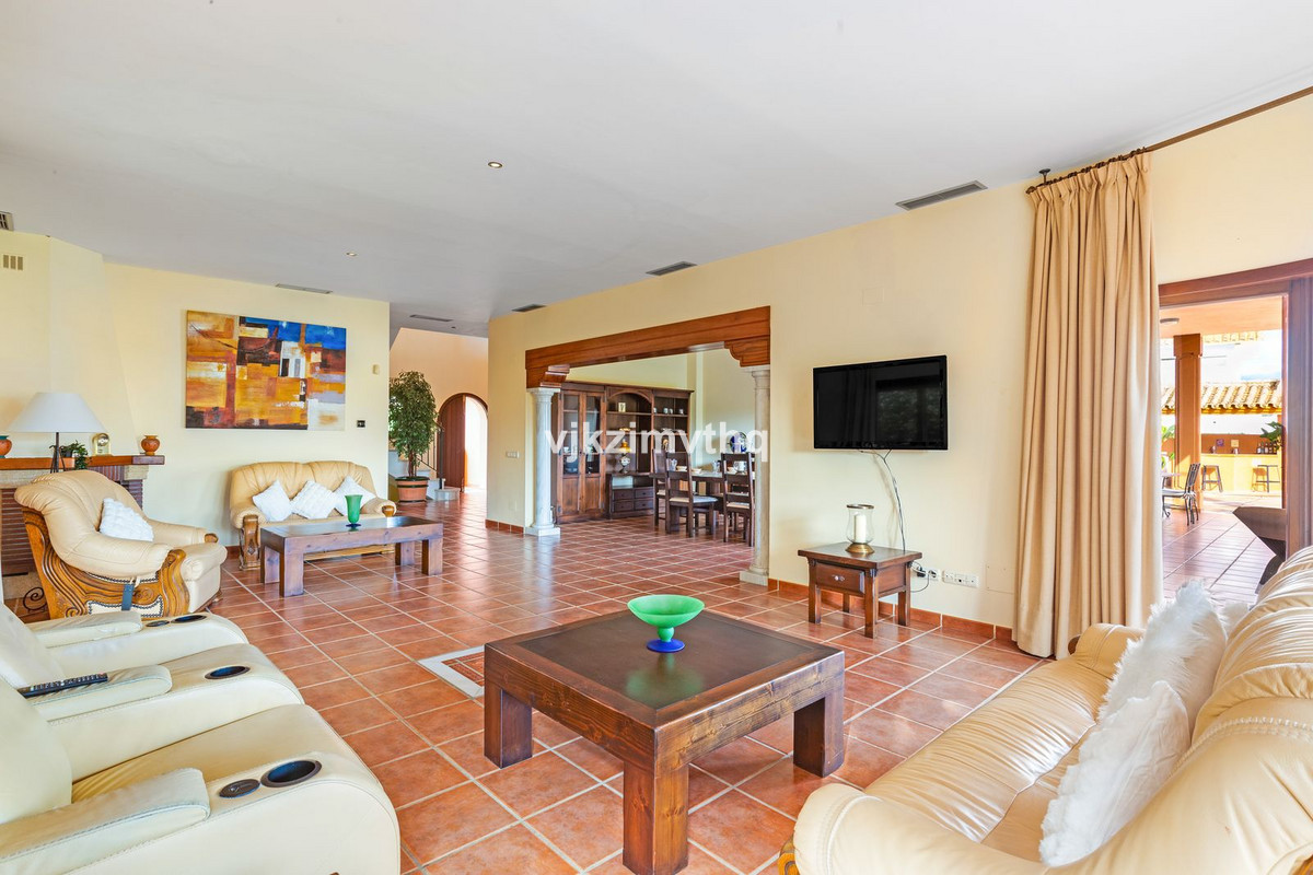 5 Bedroom Villa for Sale in Benahavís — view 10