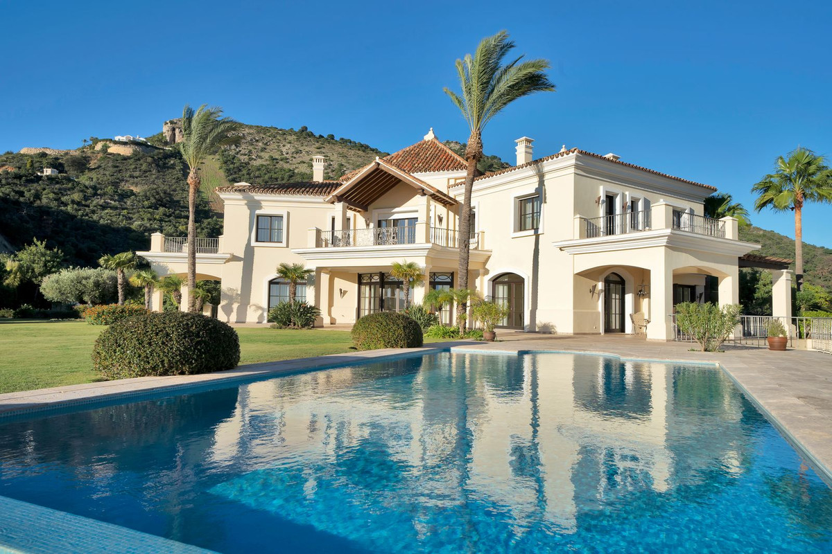 5 Bedroom Villa for Sale in Benahavís