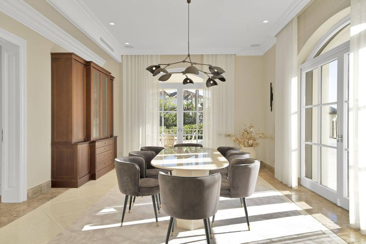 5 Bedroom Villa for Sale in Benahavís — 5
