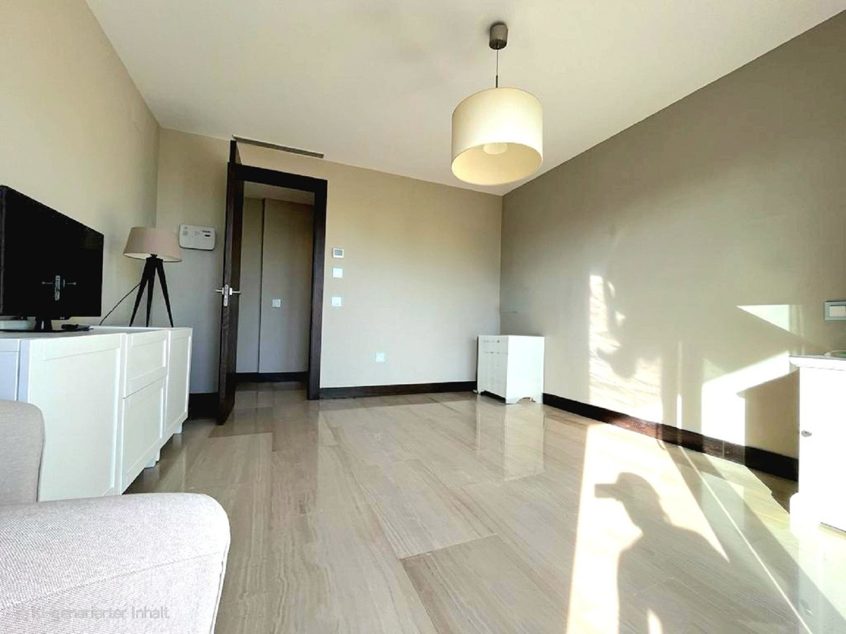 1 Bedroom Apartment for Sale in Benahavís — view 10