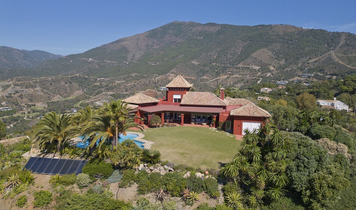 5 Bedroom Villa for Sale in La Zagaleta