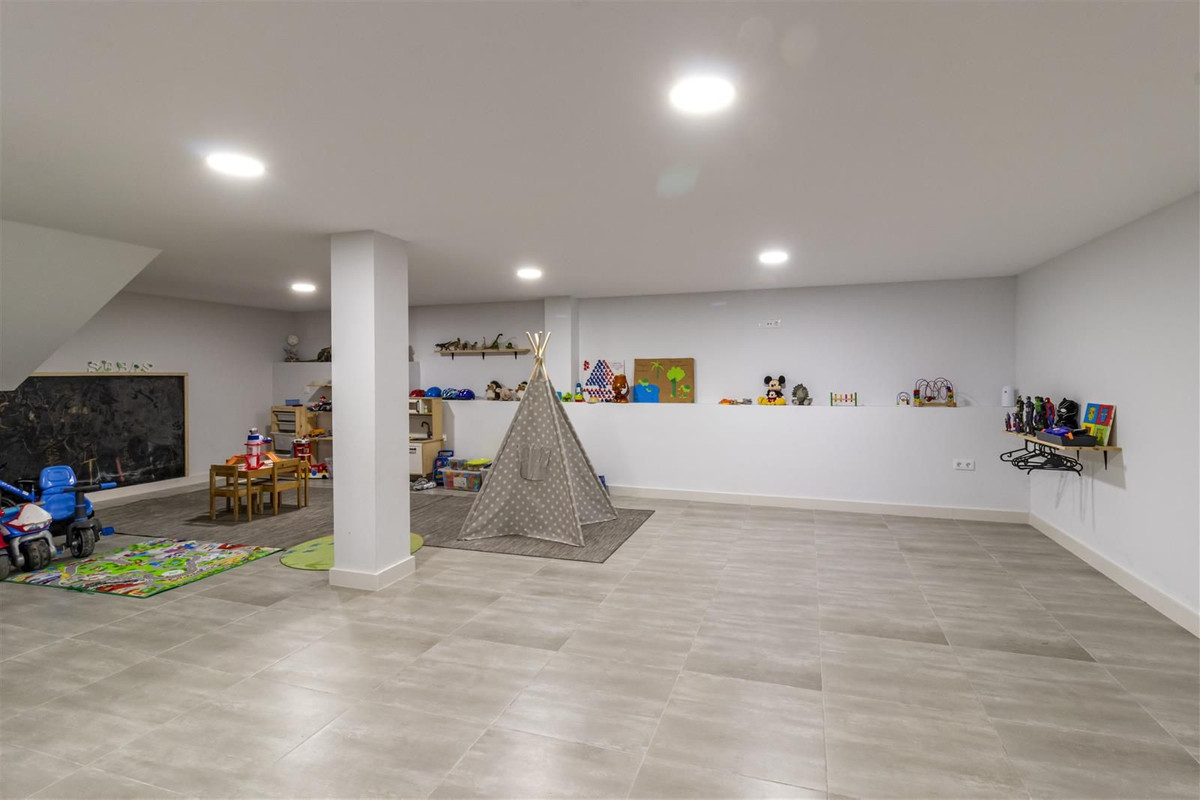 3 Bedroom Villa for Sale in San Pedro de Alcántara — view 12