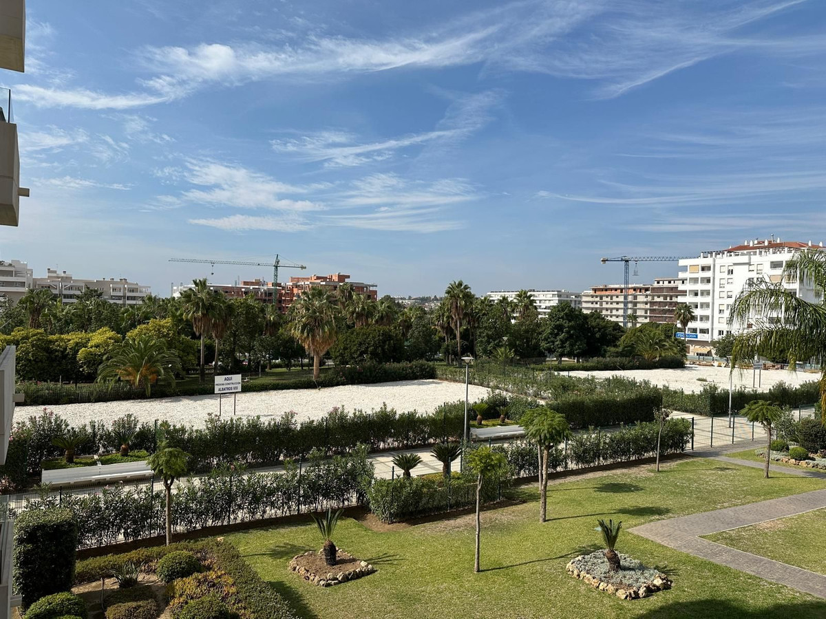 3 Bedroom Apartment for Sale in Nueva Andalucía — 3