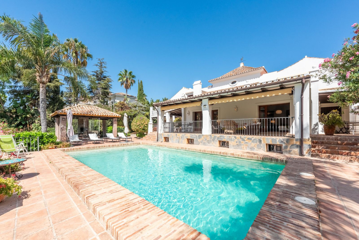 4 Bedroom Villa for Sale in El Paraiso