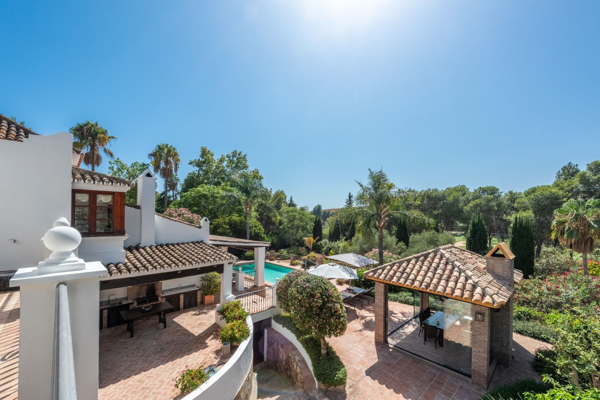 4 Bedroom Villa for Sale in El Paraiso — 2