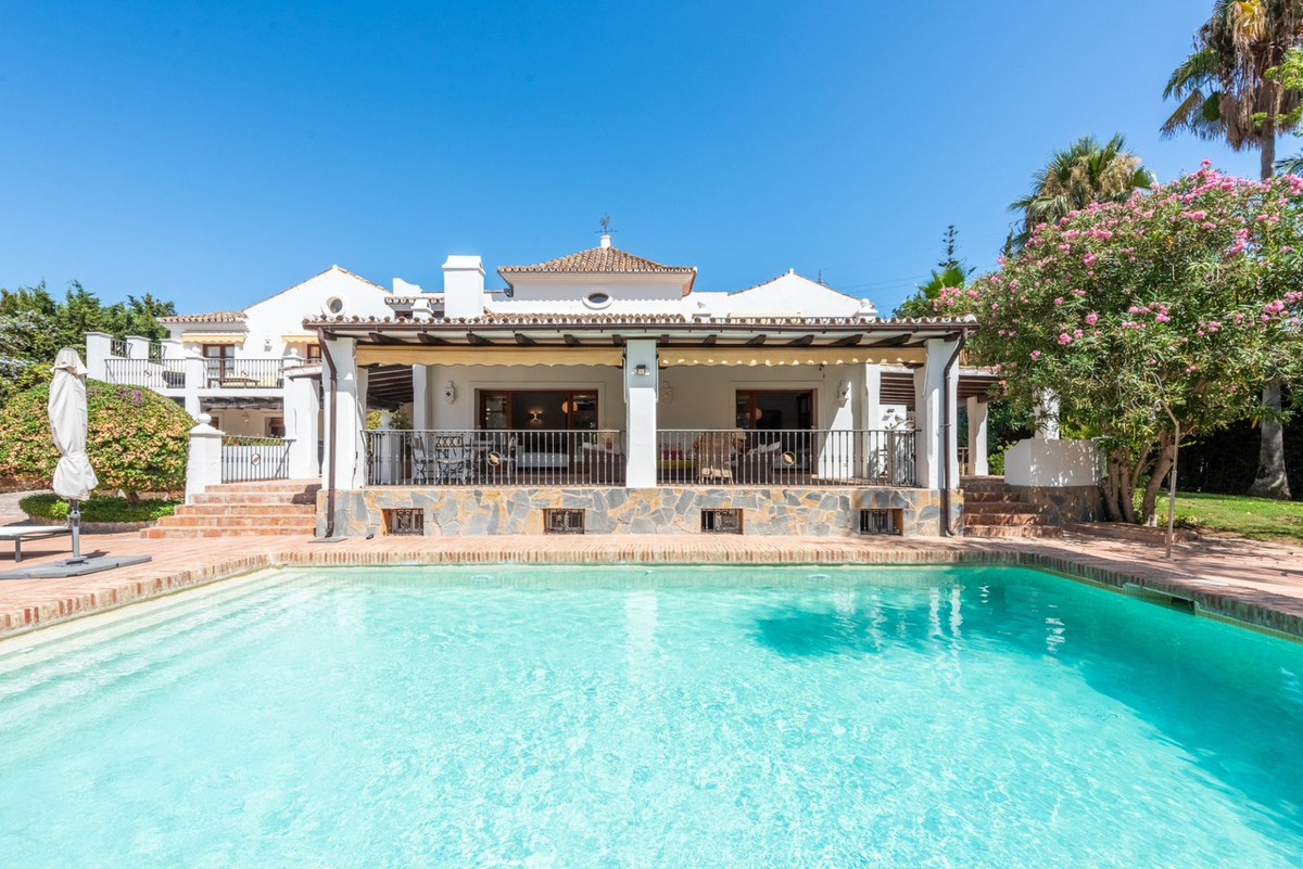 4 Bedroom Villa for Sale in El Paraiso — 5