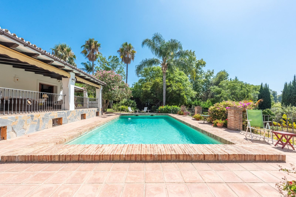 4 Bedroom Villa for Sale in El Paraiso — 6