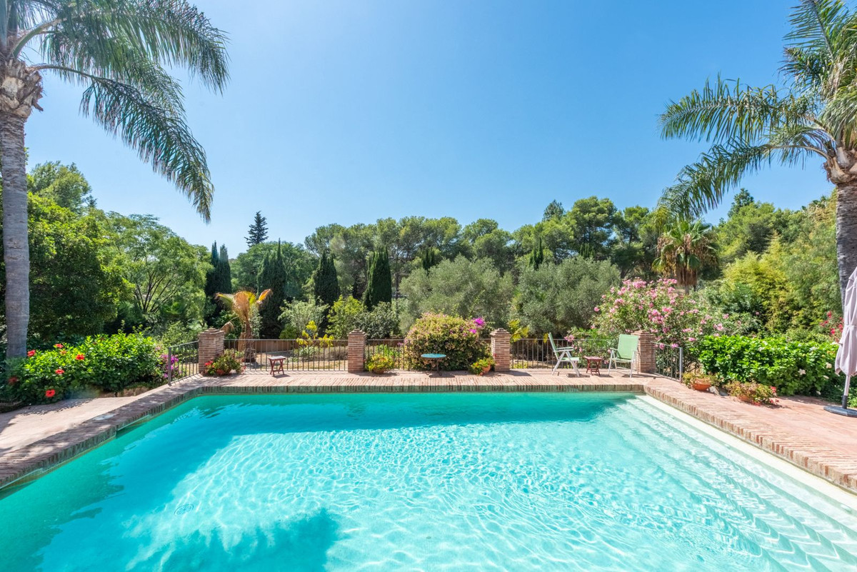 4 Bedroom Villa for Sale in El Paraiso — 7
