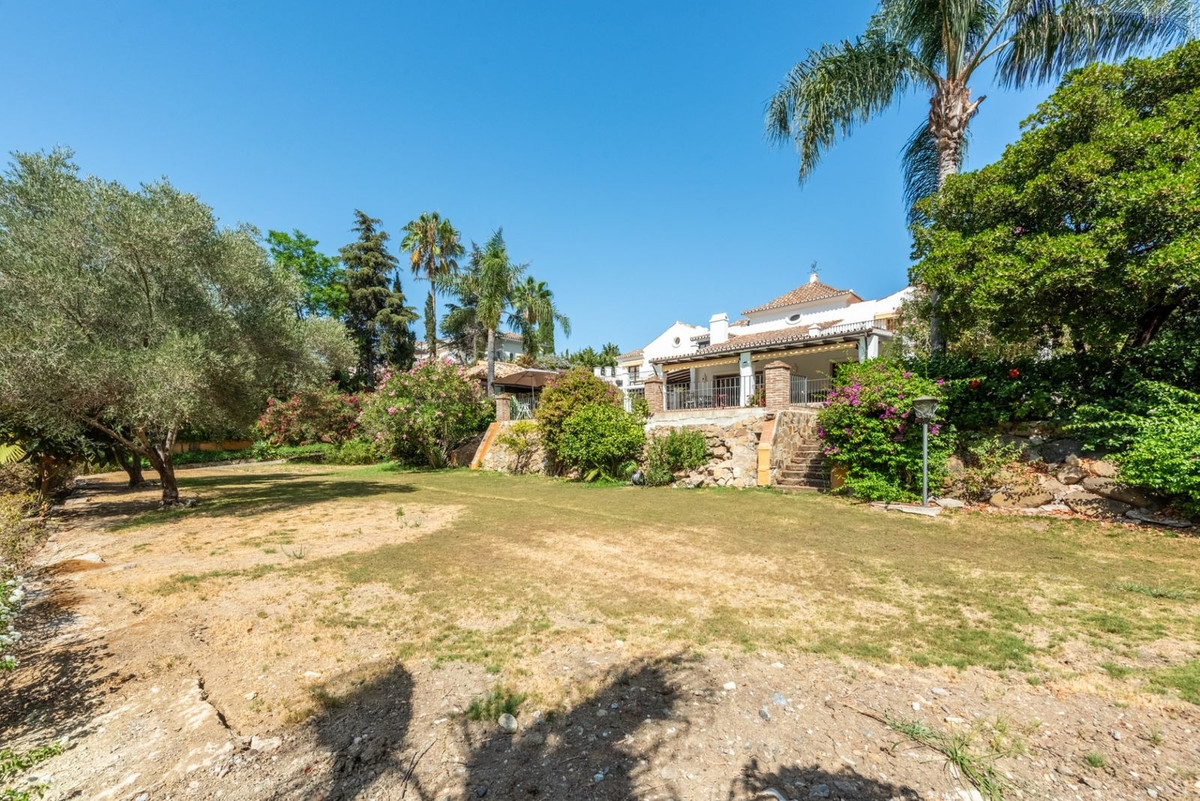 4 Bedroom Villa for Sale in El Paraiso — 8