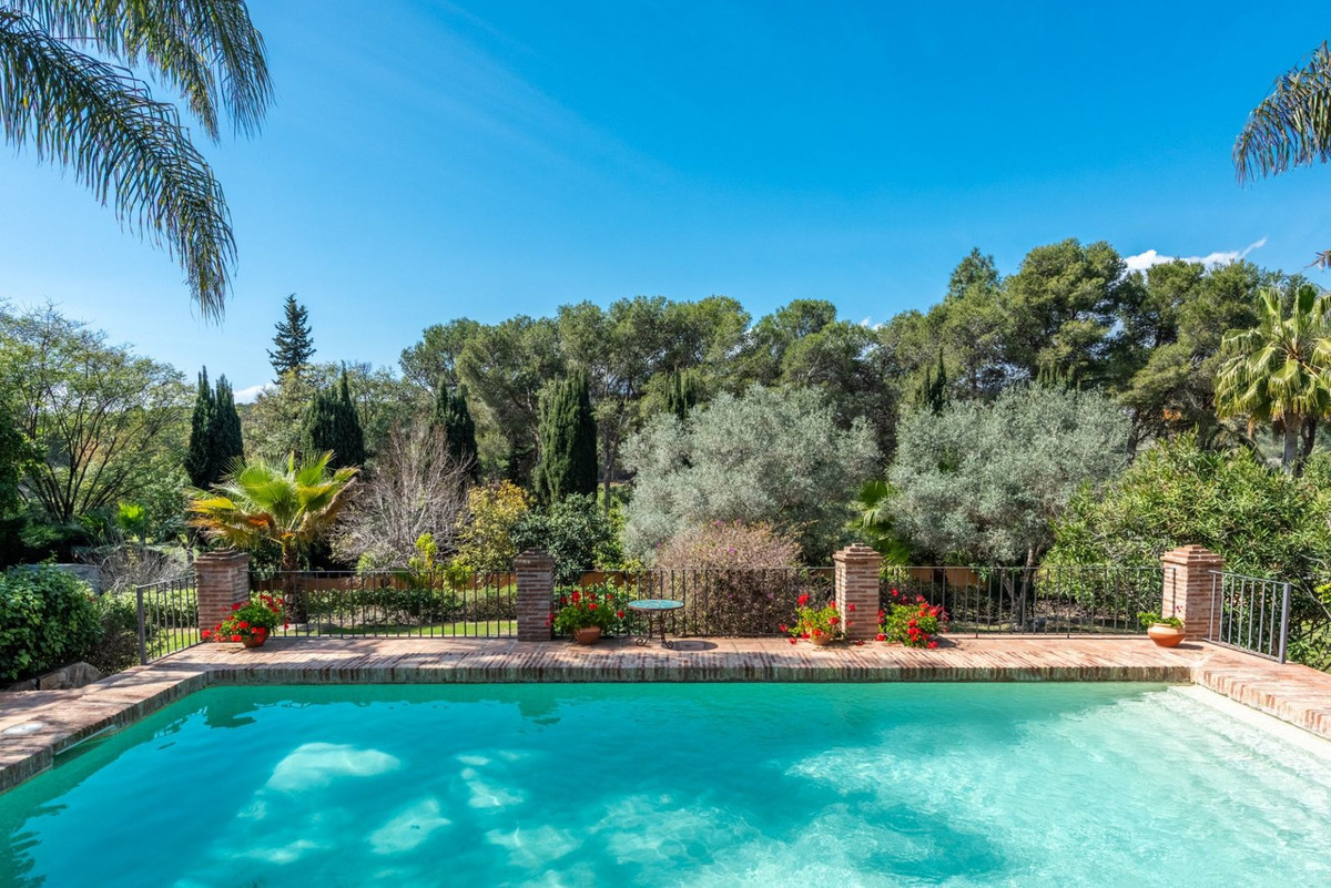 4 Bedroom Villa for Sale in El Paraiso — 9