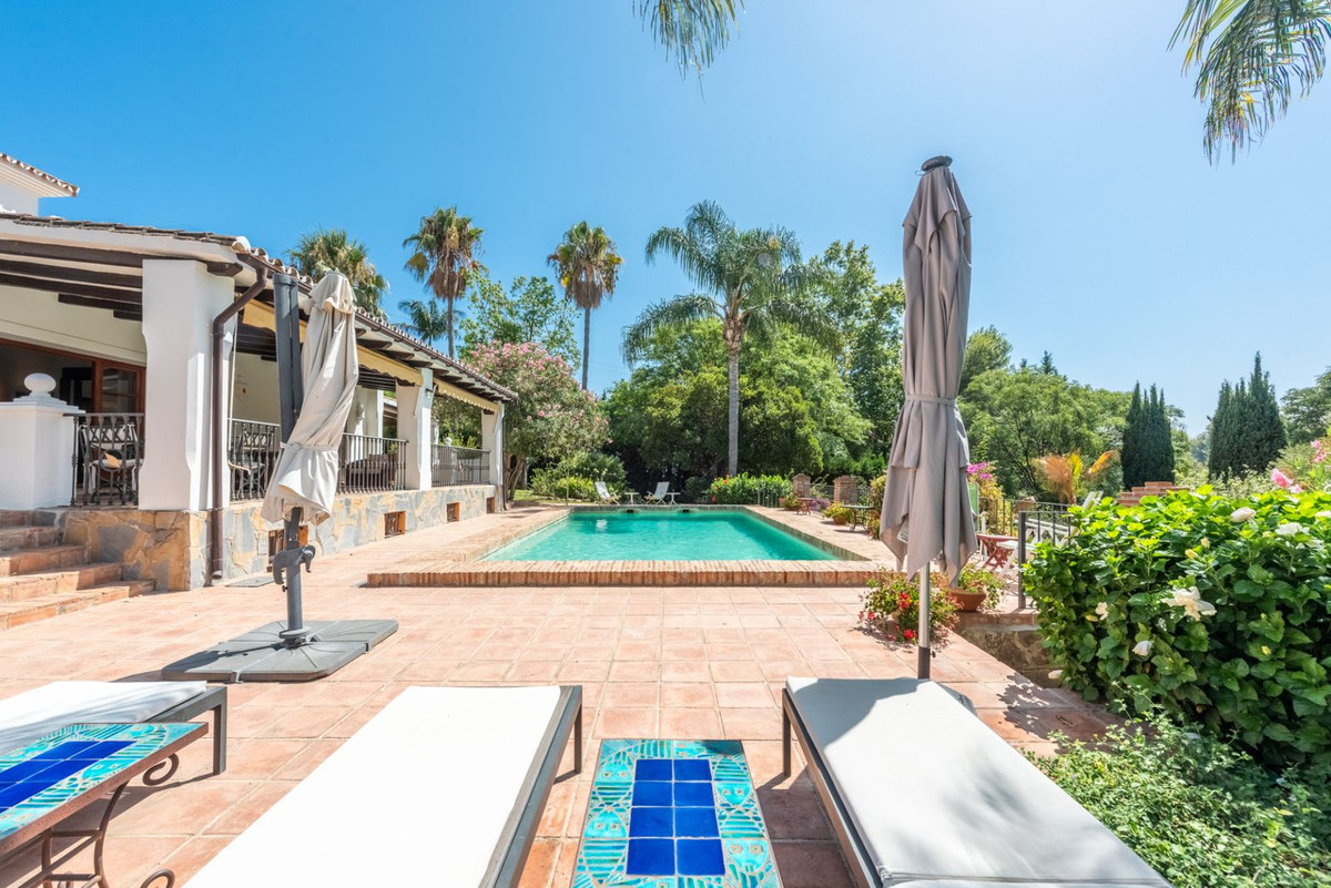 4 Bedroom Villa for Sale in El Paraiso — view 10