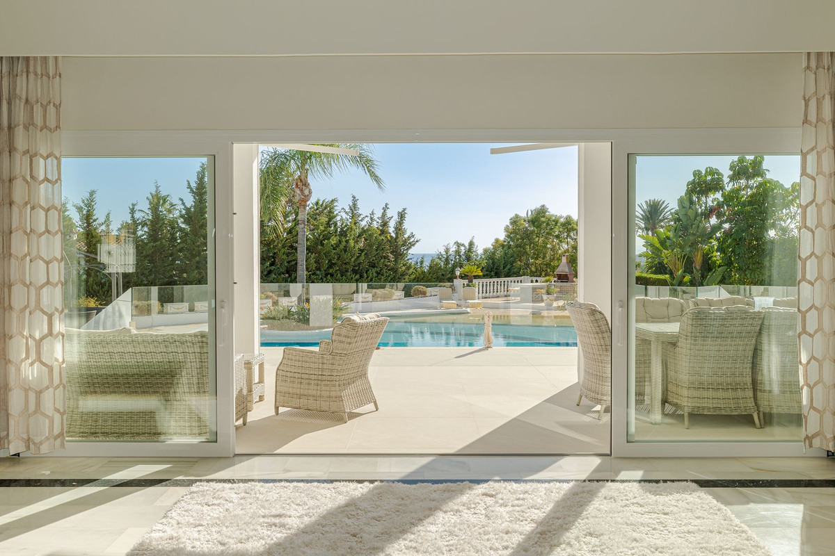 6 Bedroom Villa for Sale in El Paraiso — 4