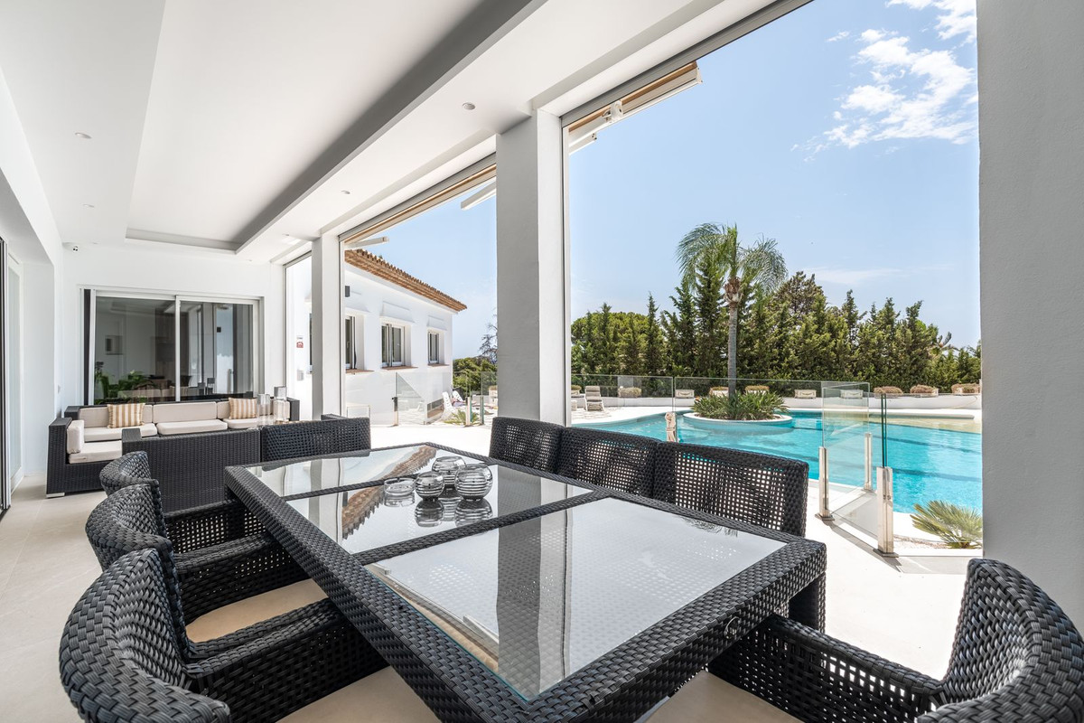 6 Bedroom Villa for Sale in El Paraiso — 7