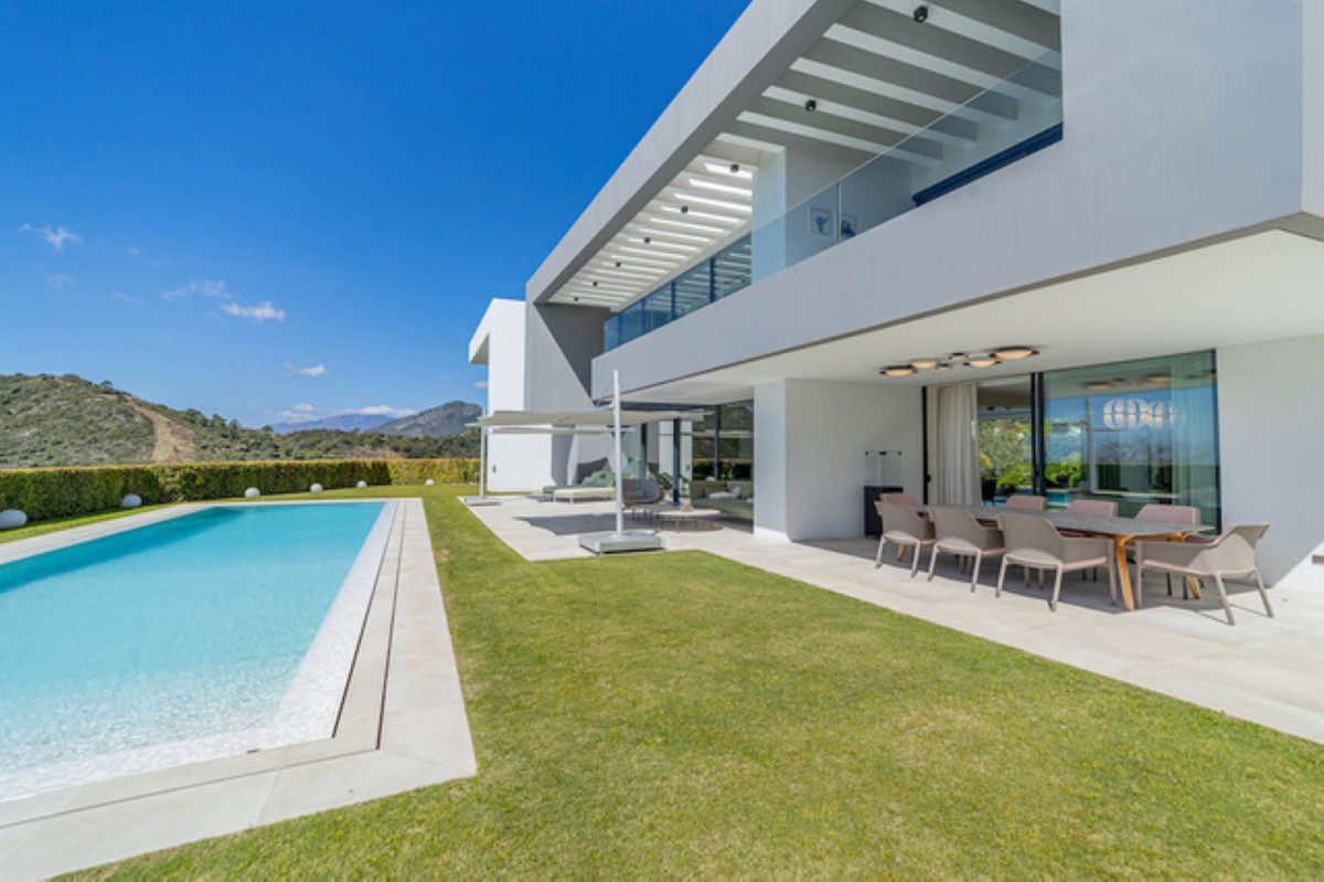 5 Bedroom Villa for Sale in Los Arqueros — 5