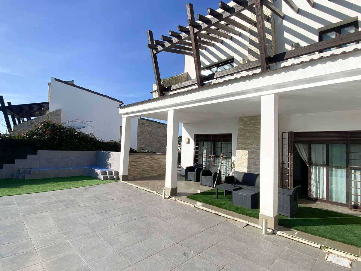 5 Bedroom Villa for Sale in Valle Romano — 5