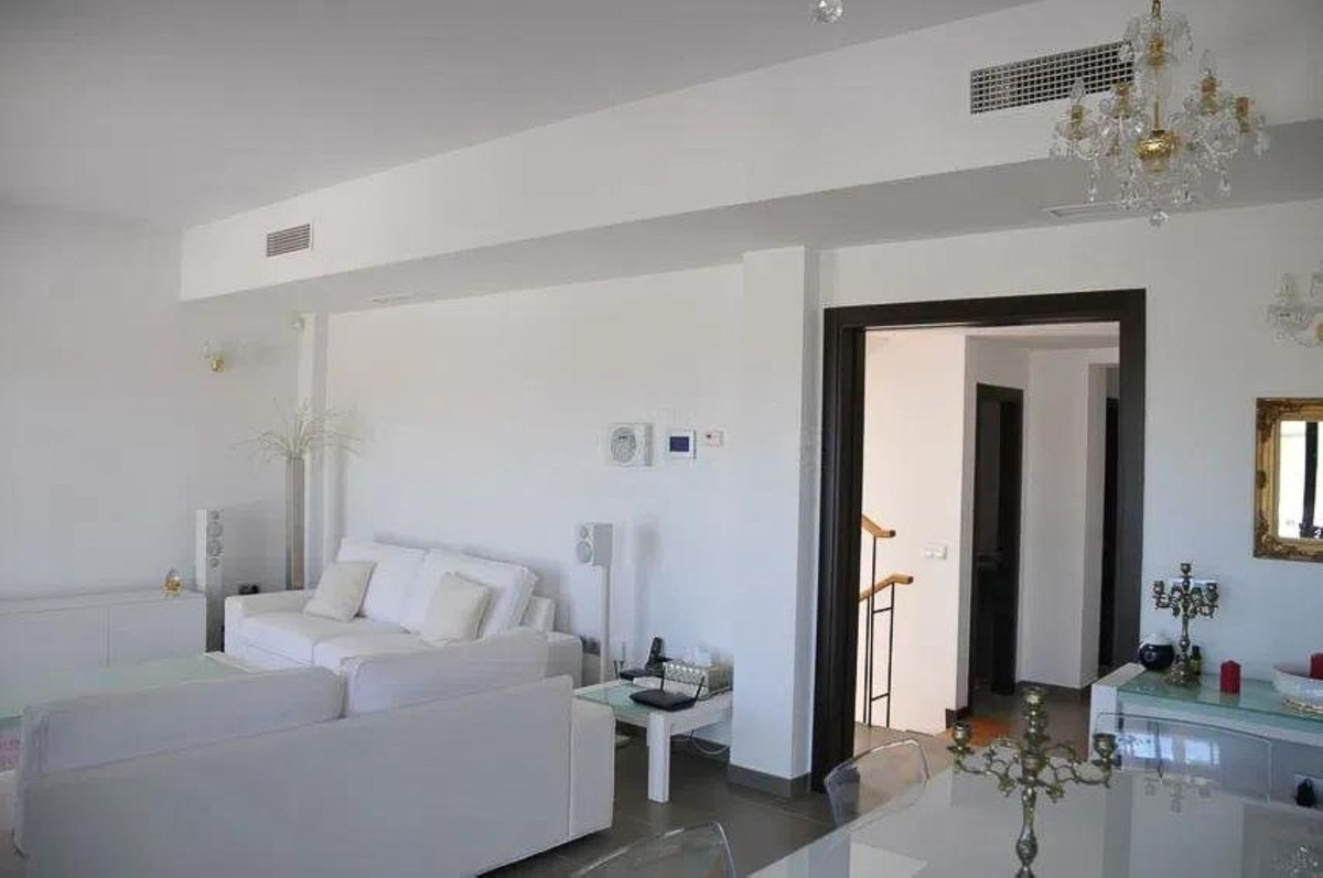5 Bedroom Villa for Sale in Valle Romano — 6