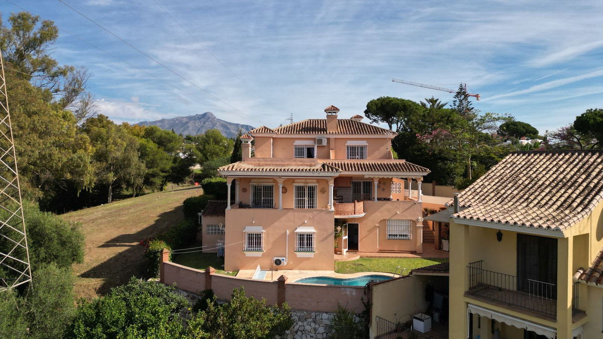 6 Bedroom Villa for Sale in San Pedro de Alcántara — 2