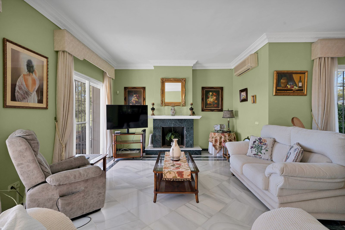 6 Bedroom Villa for Sale in San Pedro de Alcántara — view 13