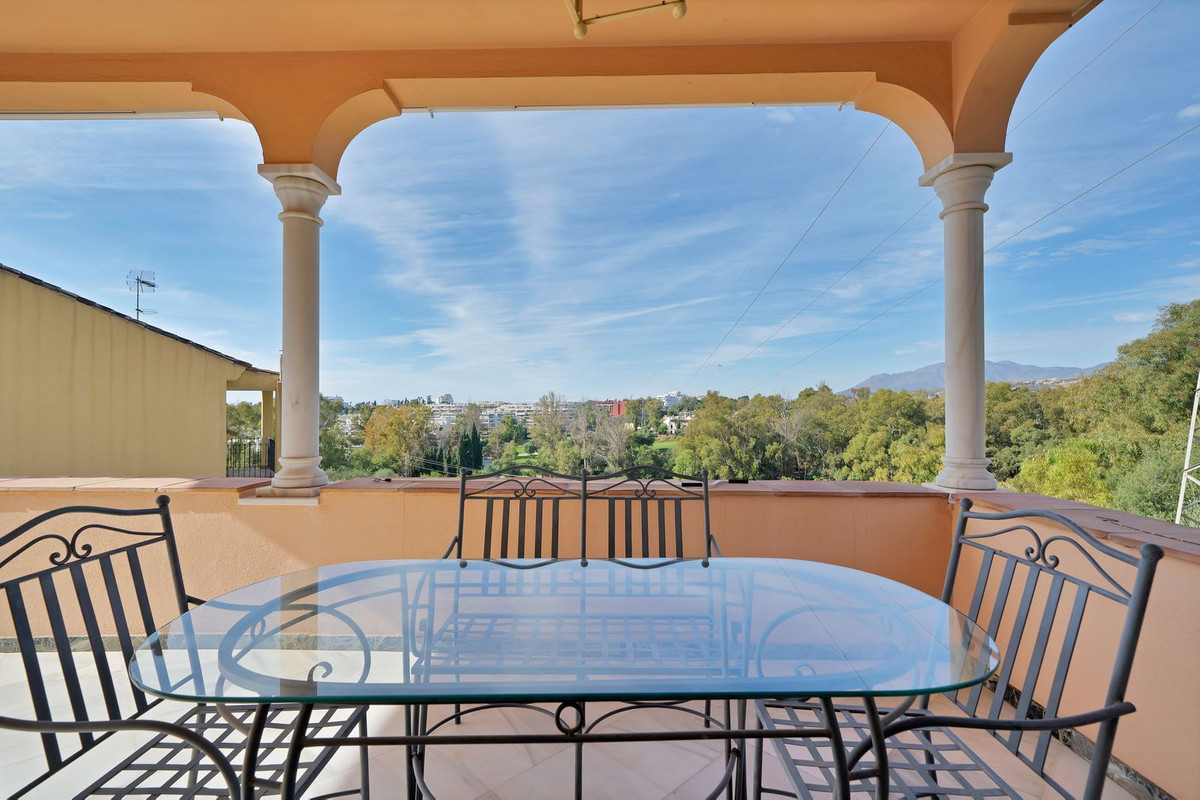 6 Bedroom Villa for Sale in San Pedro de Alcántara — view 17