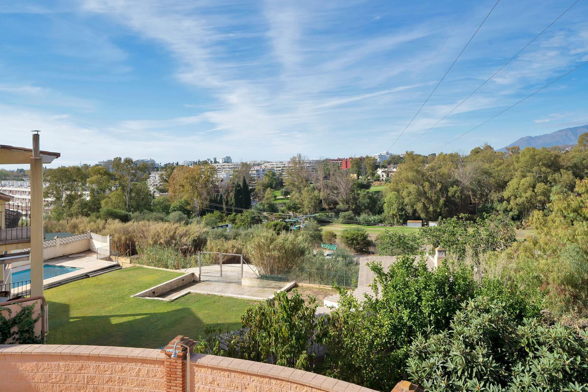 6 Bedroom Villa for Sale in San Pedro de Alcántara — view 20