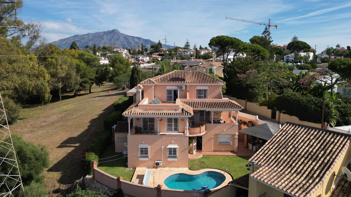 6 Bedroom Villa for Sale in San Pedro de Alcántara — 3