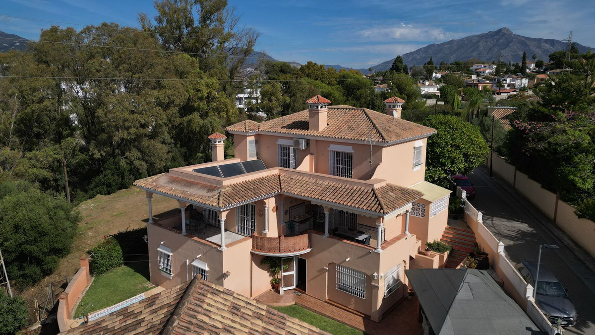 6 Bedroom Villa for Sale in San Pedro de Alcántara — 4