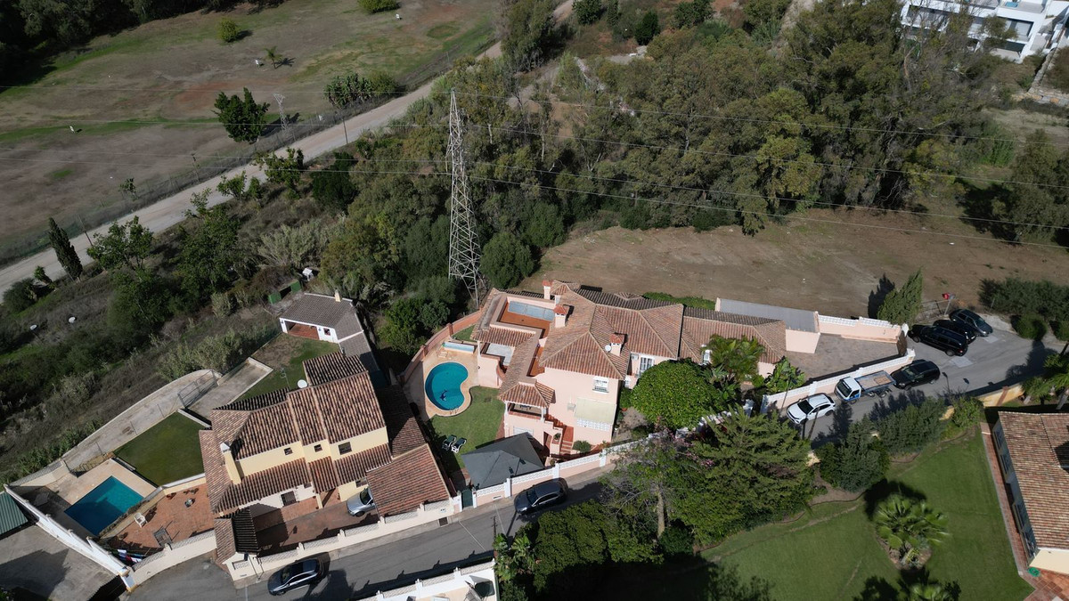 6 Bedroom Villa for Sale in San Pedro de Alcántara — 9